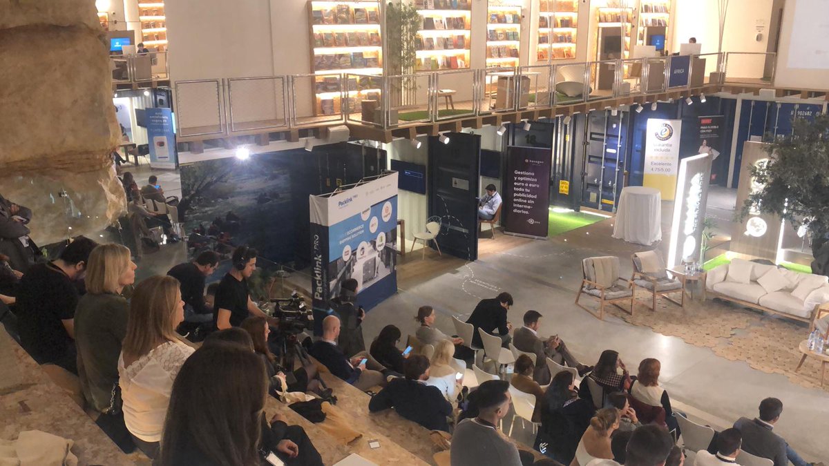 Ecommerce_es's tweet image. 💥 Turno de #StartupMoment de Mónica Rodríguez Corral, CEO y cofundadora de @Recovo. Esta plataforma permite el reciclaje de tejidos textiles para darles una segunda vida. 

#EcommerceTourBarcelona