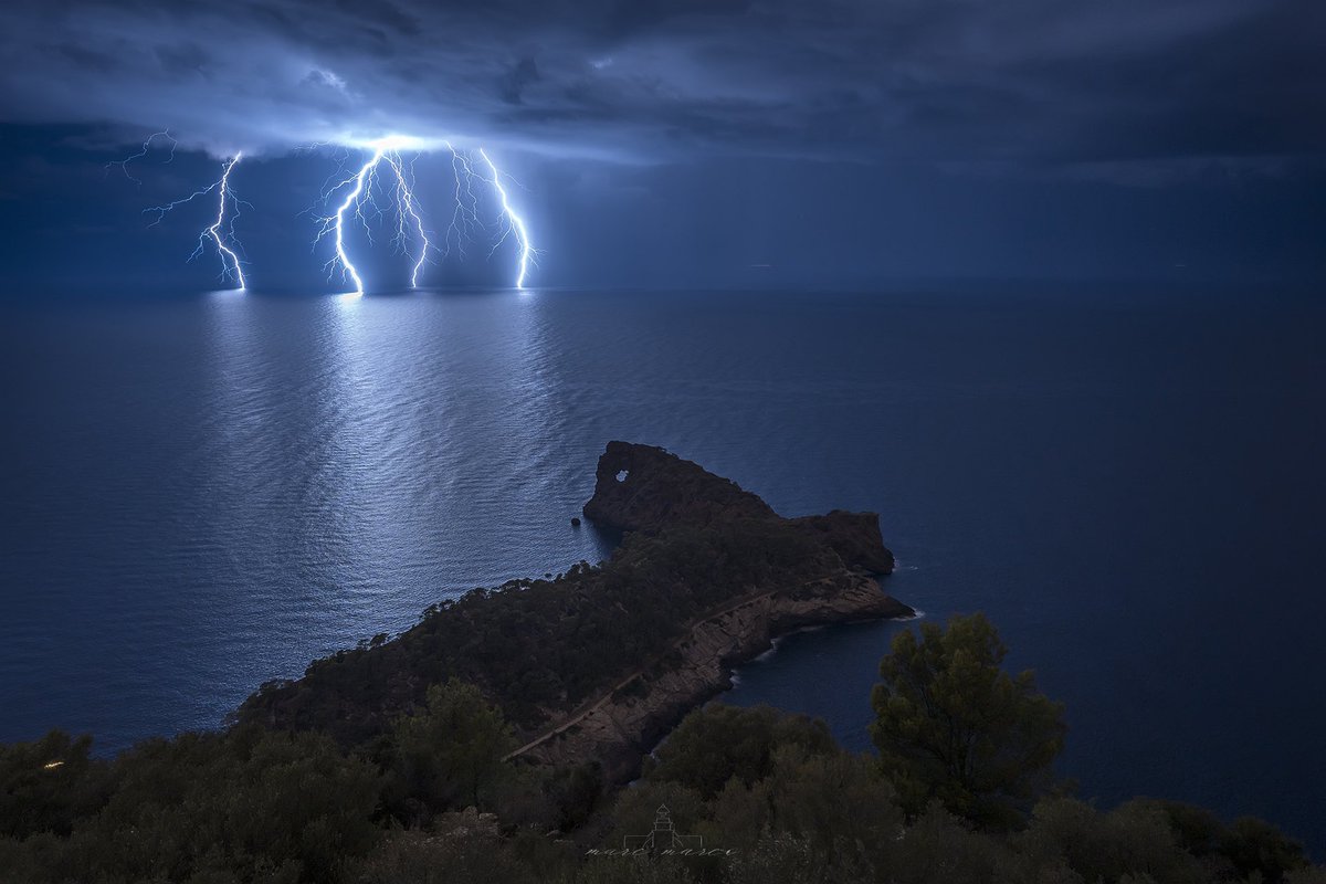 MarcMarcoPhoto's tweet photo. Noche de tormenta 

Instagram:
@marcmarcophotography https://t.co/C6DUxnsRO7