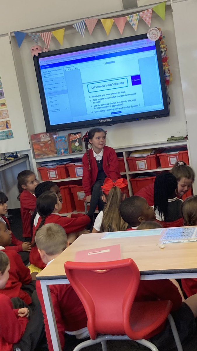 In English today we where characters from our book Fox, lots of great questions and answers <a href="/MissGillespie11/">Miss Gillespie🪴🌸🌞3G🌟</a> 🦊