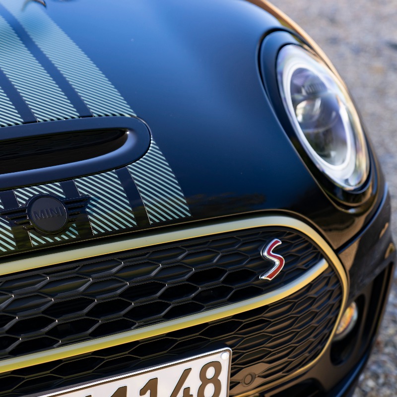 MINIEspana's tweet photo. Practicidad cotidiana y elegante deportividad se unen en el #MINIClubman #UntoldEdition: hasta 5 plazas y espacio variable hasta los 1.250 litros. Descubre ahora su nuevo acabado Midnight Black. 😍🚗