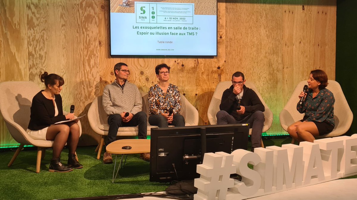 msa_actu's tweet photo. #SIMA2022 🎂#100e | Intervention de Coralie Hayer Resp. Prévention des #RisquesPros à la #MSA Haute Normandie sur l'apport des #Exosquelettes dans la prévention des #TMS. #MalDeDos #SIMATalks https://t.co/x3eUPygHgS
