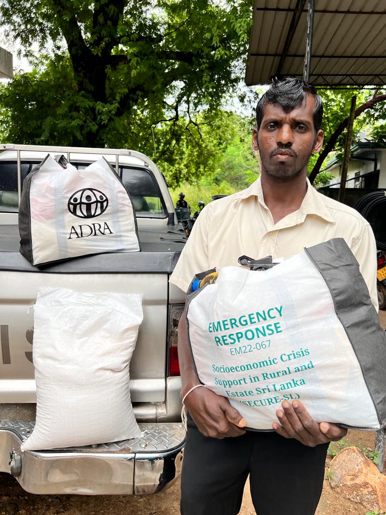 We distributed dry ration kits this week in response to the ongoing socio-economic crisis in the country. Several vulnerable households in Matale, Nuwara Eliya, Mannar, and Vavuniya received the kits.

#EconomicCrisisLK #EmergencyResponse