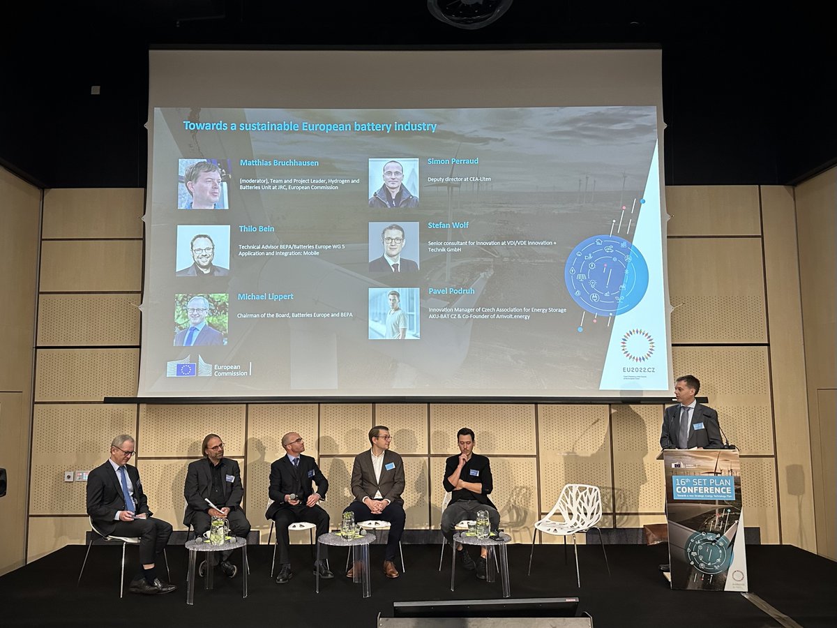 🔋Day 2 of #SETPlan2022 Conference: 
Interesting panel session 'Towards a sustainable European battery industry', with #BatteriesEurope Chair, Michael Lippert, partners from @VDIVDE_IT, Stefan Wolf and @FraunhoferLBF, Thilo Bein