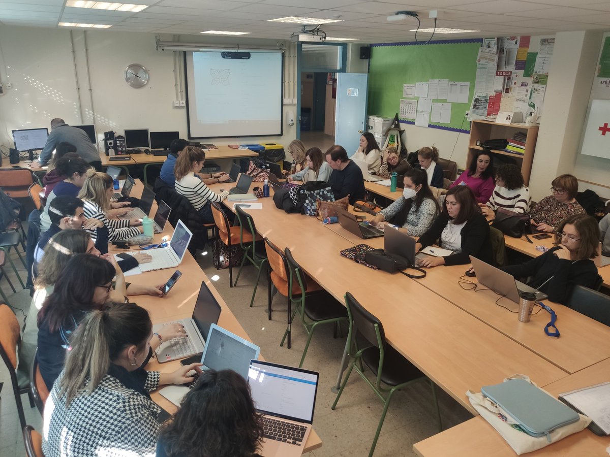 CeipCastilla's tweet photo. El claustro del CASTILLA sigue con su afán de mejora continua. El contenido abordado hoy, #MadREAD impulsando nuestro plan integral de lectura digital y de aprendizaje interactivo. 
#compdigedu #colesinnovadores #docentescompetentes
@educamadrid @dcerverao @JoseCarlosFdezB https://t.co/lr1fxIz2rF