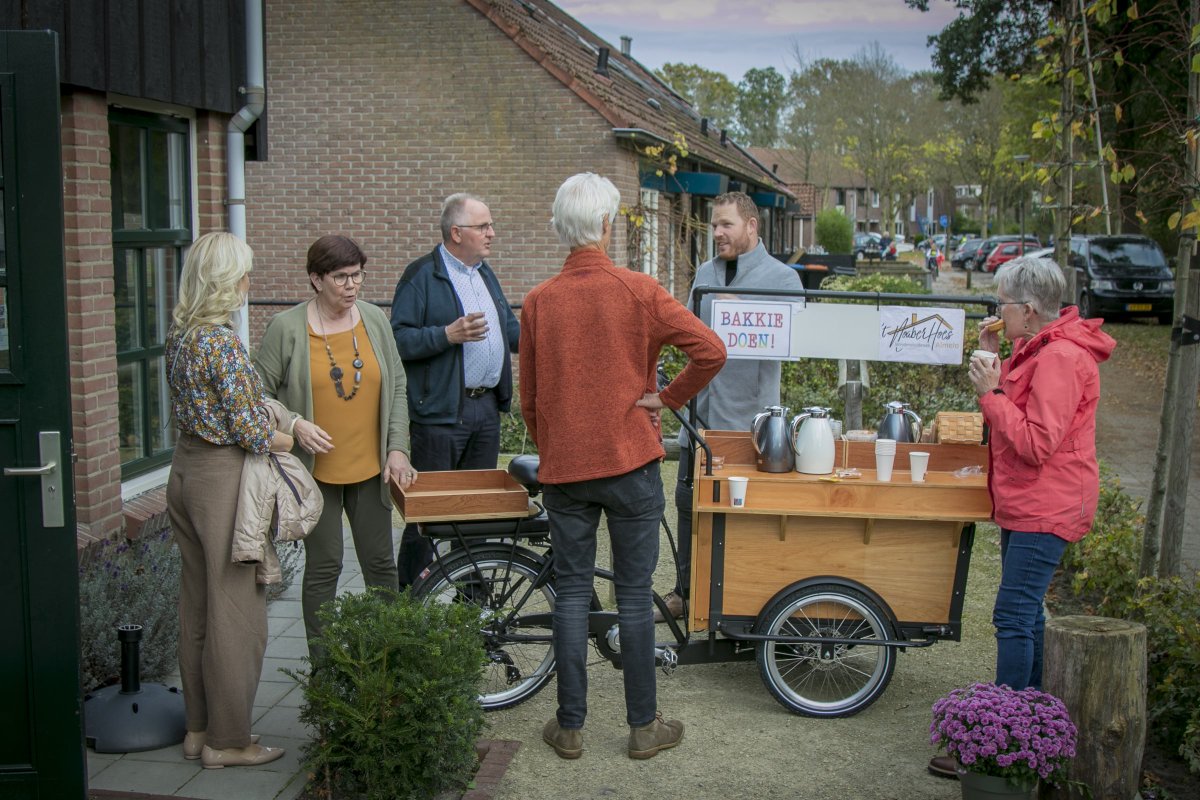 Dorpshuizen, wijkcentra en kulturhusen zijn belangrijke sociale ontmoetingsplekken in wijken en buurten. <a href="/ProvOverijssel/">Provincie Overijssel</a> geeft hen een steun in de rug van maximaal €5.000 om te investeren in bijvoorbeeld een dorpshuis. Ga naar 👉 overijssel.nl/socialehypothe… 

#subsidie #noaberschap