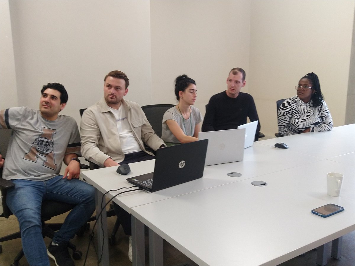 TiyaniTee's tweet image. Virtual mentorship of the teams as Day 2 of the Digital Twin Hackathon takes shape. #hackMYCITY