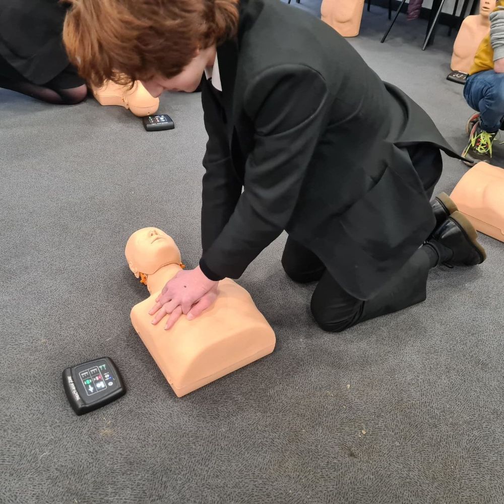 ChildMattersUK's tweet photo. Why wait for first aid to become part of the school curriculum when pupils can benefit right now - https://t.co/yo6Em43eh3 https://t.co/P08IDPFIkl