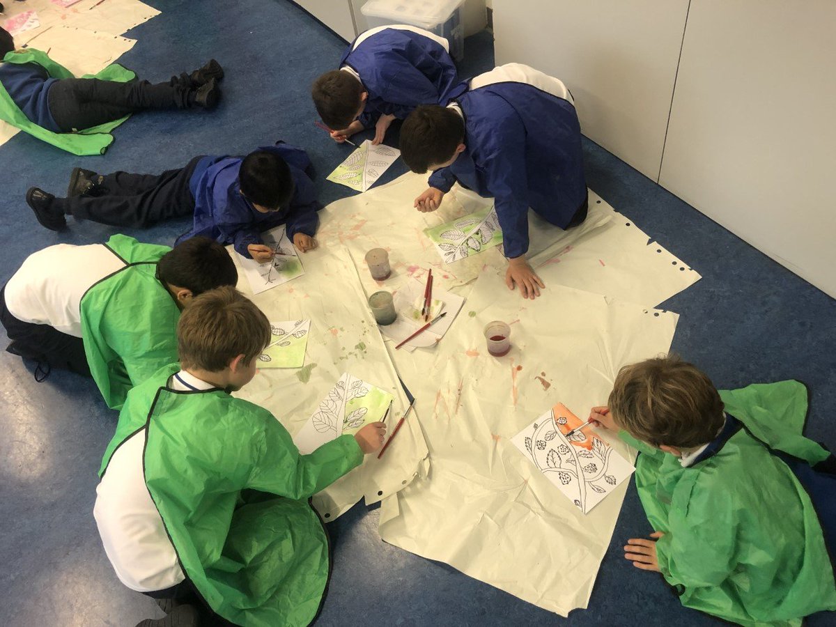 BSNJSV's tweet photo. Inspired by the work of David Hockney, #JSVYear4 have been studying nature and completing network drawings by imagining that they are insects crawling through the leaves and drawing what they can see. https://t.co/47jrAPLXSo