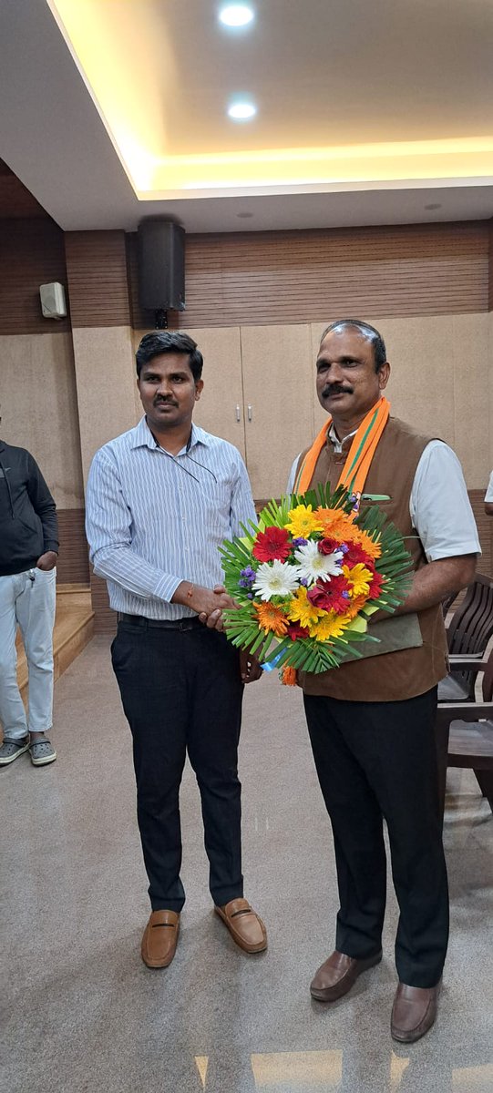 Mr.Shantha Kumar Kennedy, Chairman, CDC, Govt of Karnataka was warmly welcomed by the Minority welfare department, Chikkamagaluru. 
<a href="/DOMGOK/">Department of Minority Welfare, Govt of Karnataka</a> <a href="/Captain_Mani72/">Manivannan P 🇮🇳</a> <a href="/MWDCmagaluru/">Minority Welfare Department, Chikkamagaluru.</a> <a href="/Sangameshbhave/">Sangamesh B</a> <a href="/ZP_Chikmagalur/">Chikkamagaluru Zilla Panchayat</a> #KarnatakaMWD