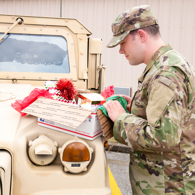 Madona_Smyser's tweet photo. #USPS #DeliveringtheHolidays #PriorityYou #USPSEmployee https://t.co/xvbtmS8drf