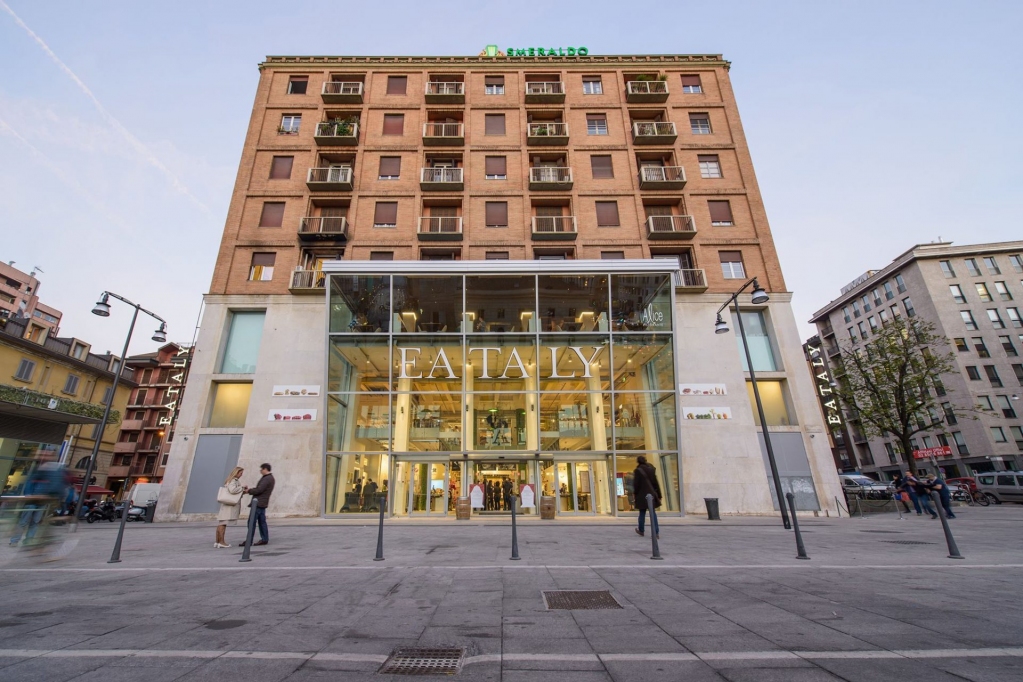 Weekend in trasferta per il Consorzio Vacche Rosse: sabato e domenica, infatti, il nostro Parmigiano Reggiano Vacche Rosse sarà disponibile per la degustazione ad Eataly Milano Smeraldo. Vi aspettiamo in Piazza XXV Aprile 10!