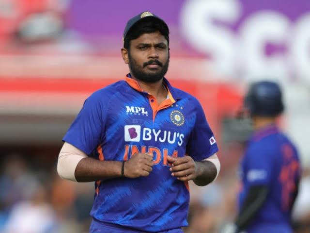 titanwizard25's tweet photo. Once again I am saying the same thing 
SANJU SAMSON IS BETTER THAN KL RAHUL 
#INDvENG #SemiFinals #T20Iworldcup2022 https://t.co/5mFRQSRtrw