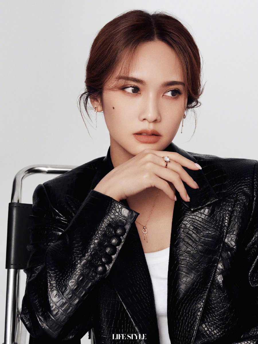 cdrama_update's tweet photo. 221110 精品购物指南 (Lifestyle Magazine) weibo update
Full spread - https://t.co/kCrrdmZsZk
#RainieYang #YangChenglin #楊丞琳 https://t.co/tSMjCw0FSD