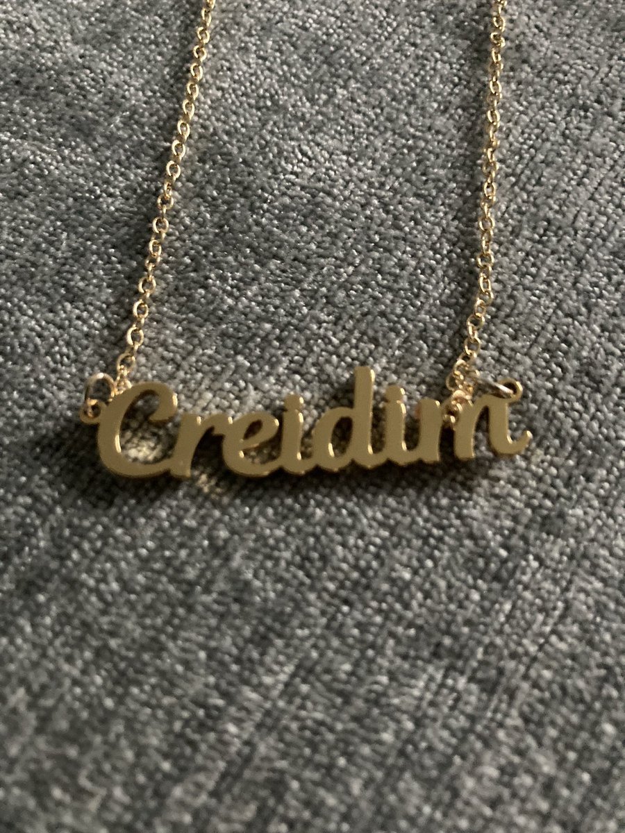 #creidim ionam fhéin, sa Ghaeilge, sa Saol, I mo mhuintir, I mo chairde dhílís #creidimionat Buíochas ó chroí @lorg_media @lorettanighabhain bronntanas gleoite &amp; ball ó Dhia ar an obair @forasnagaeilge beidh mé ag caitheamh #creidim le bród @bettyandbiddy #gaeilge #creidimionat