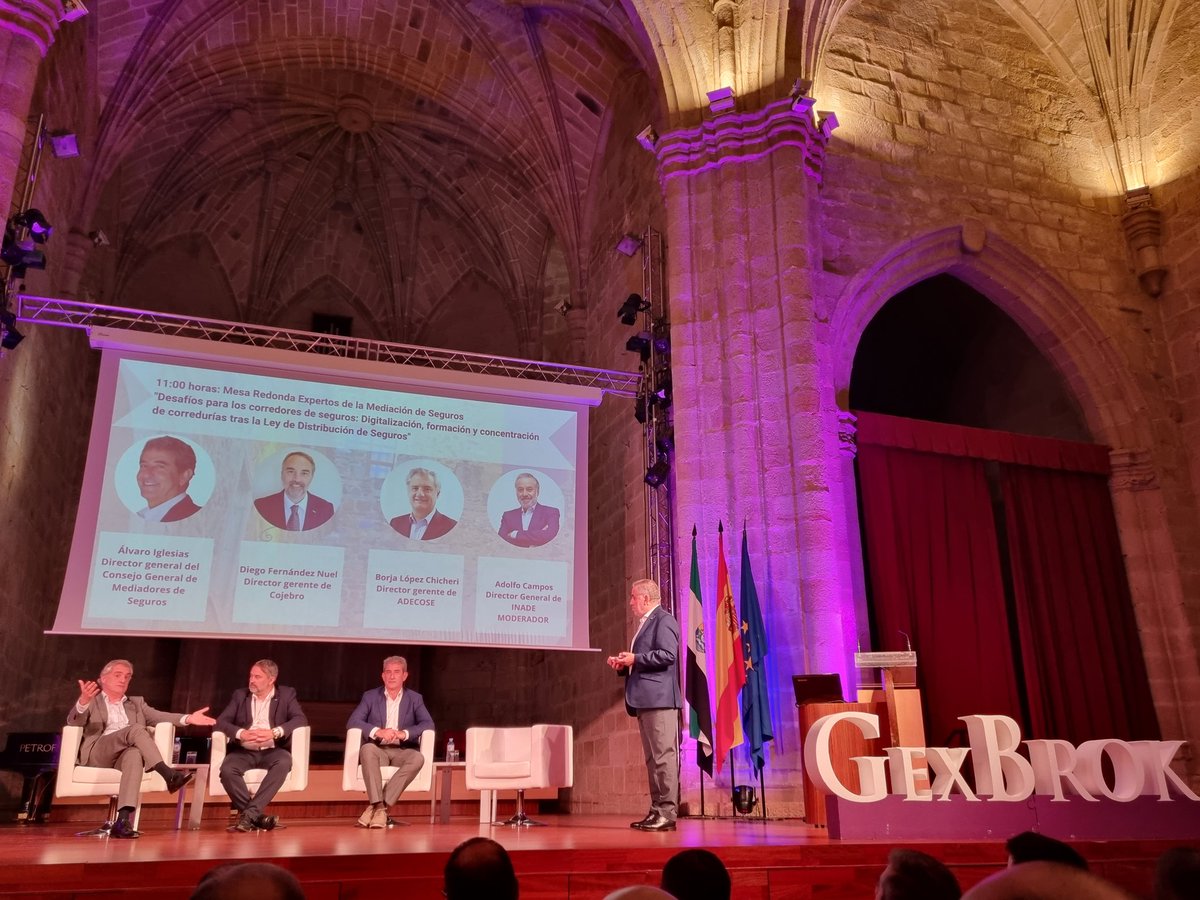 JMMachaconV's tweet photo. Comienza la mesa redonda "desafios para los corredores de seguros" en la VIII convencion #Gexbrok. #convenciongexbrok https://t.co/6Vjb1RCoJ3