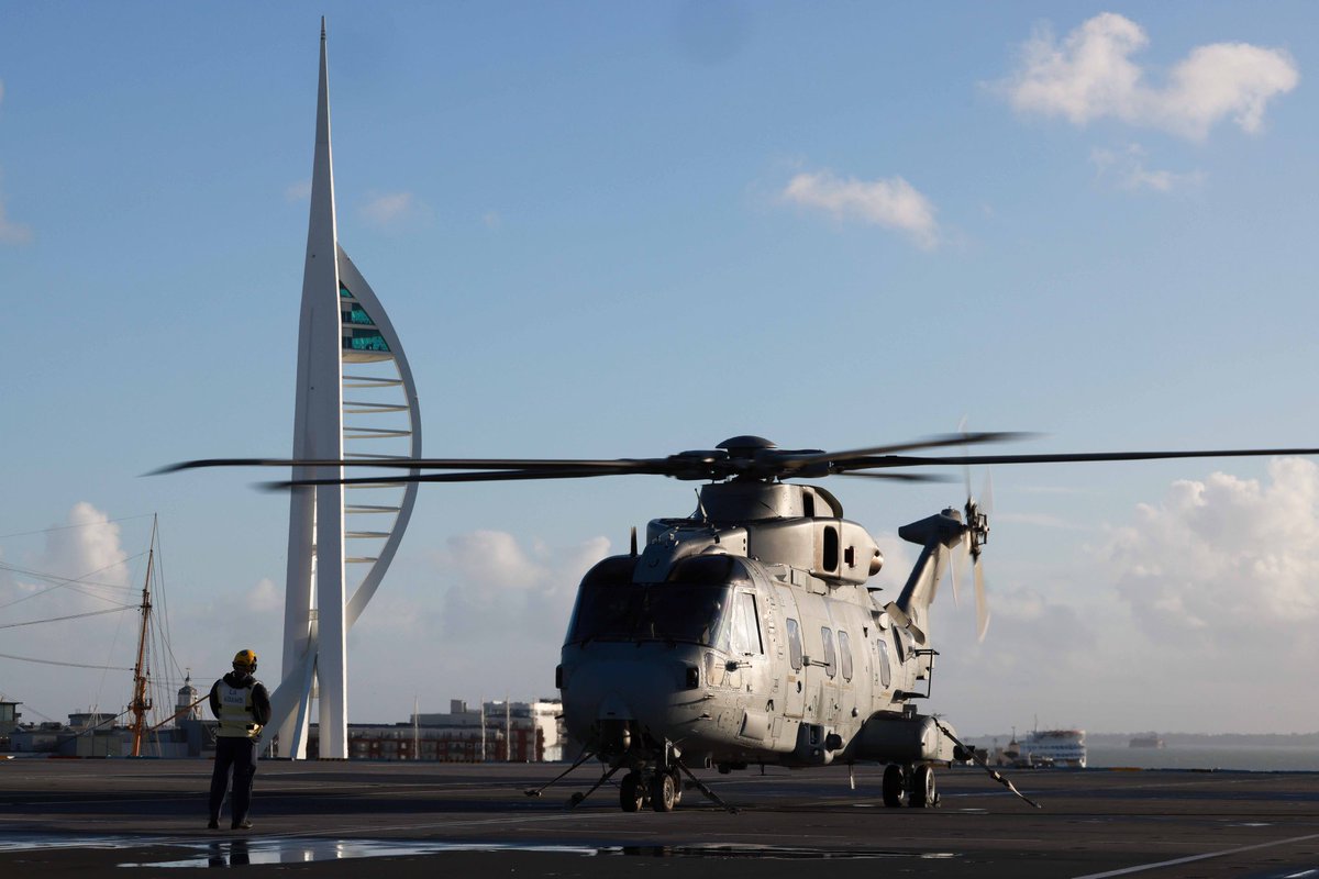 HMSQNLZ's tweet photo. The flight deck is back in action!💥 

Welcome back to @820NAS and @845NAS we’re excited to get going. https://t.co/6TdS9vL290