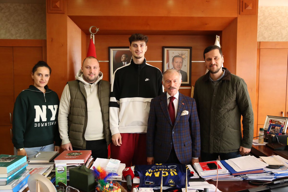 atilaaydiner's tweet photo. Milli Basketbolcumuz, İspanya Ucam Murcia Club oyuncusu Yiğit Hamza Mestoğlu’nu belediyemizde ağırladık.

Yiğit göğsümüzü kabarttı. 😊
Nazik ziyareti için teşekkür ediyor milli basketbolcumuza başarılar diliyorum. https://t.co/AGh4zSvN9x