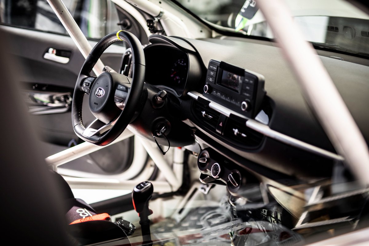 Retiramos o leitor de cd's... Estava a fazer muito peso 😁 

#Kia_Worldwide