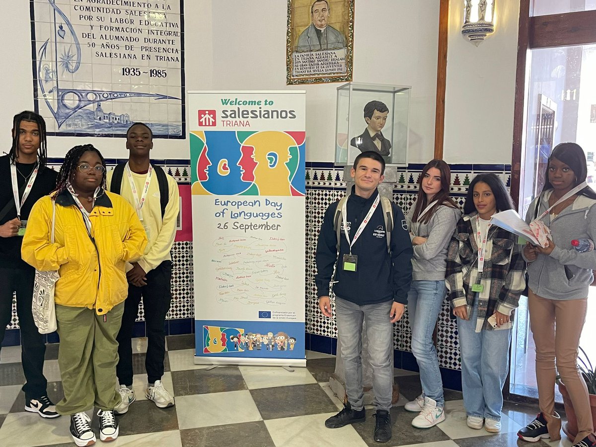 PrevertLycee78's tweet photo. Le lycée Salesianos Triana accueille comme chaque année des élèves de première AGORA du Lycée Jacques Prévert de Versailles qui passeront quelques jours à pratiquer l'espagnol avec eux afin d'être mieux préparés à leurs stages de 4 semaines dans des entreprises sévillanes. https://t.co/Dd0MABQH6H