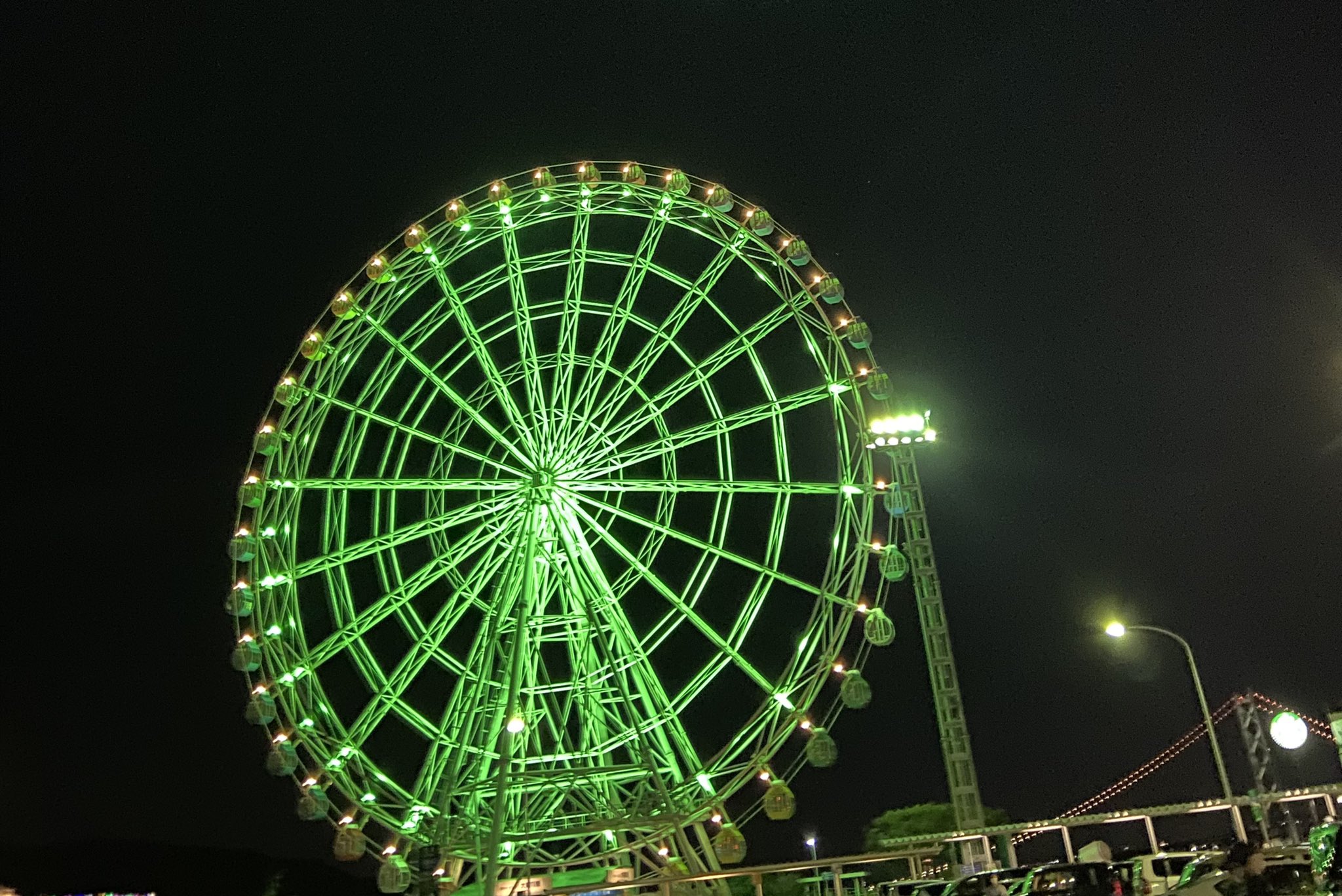 くぬぎ Rt Sunflower 淡路島サービスエリアの観覧車 夜観るのが好き 明石海峡大橋も綺麗に観る事も出来るしね 間近で観ると迫力ありますね 淡路島サービスエリア 観覧車 迫力 T Co hz7gf5vj Twitter