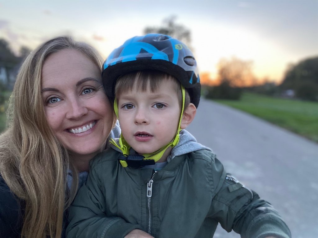 Beth_Beighey's tweet photo. 5 Jahre in der Schweiz! 🇨🇭 Was für ein wilder Ritt und trotzdem eine der besten Entscheidungen, die ich je getroffen habe! So dankbar für meine Schweizer Familie. https://t.co/MuQEg3Mqvn