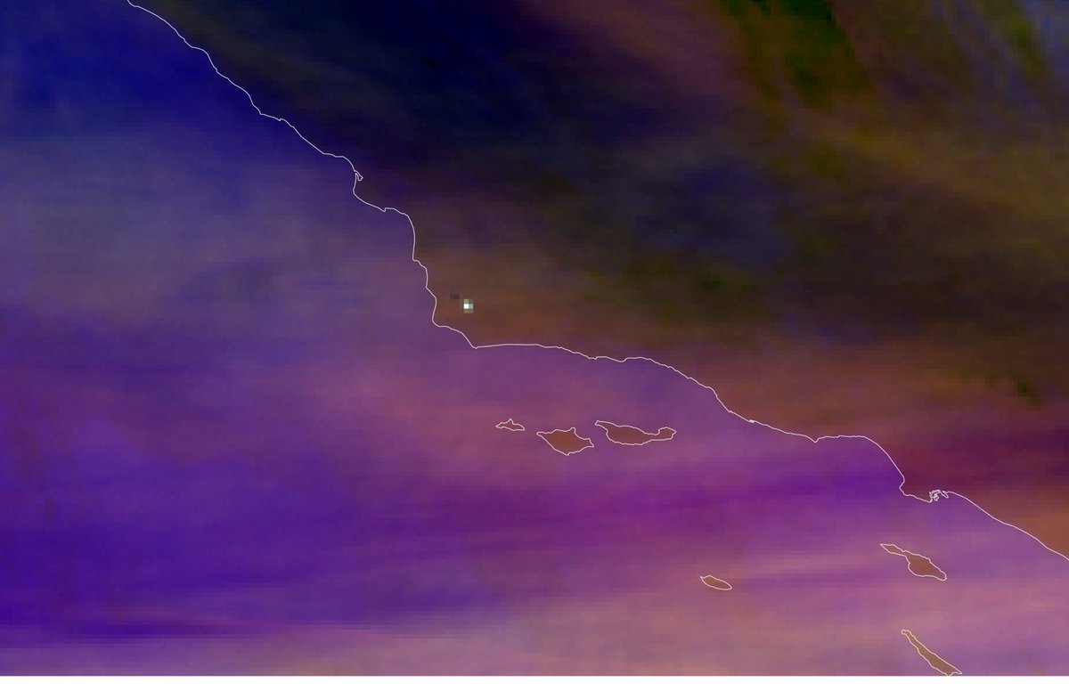 simon_sat's tweet image. Looks like @NOAASatellites&apos;s latest geostationary weather sat caught the launch of @NOAA&apos;s newest weather sat!

This pic is from GOES-18, and the bright spot near the middle is the @ulalaunch Atlas-V carrying #JPSS2! 🚀
