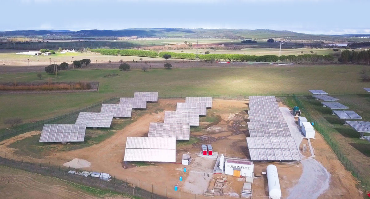 pvmagazine's tweet photo. Portugal switches on first solar-to-hydrogen plant: The Portuguese Fusion Fuel and Ballard Power have announced the successful commissioning of the H2Évora plant on Portugal The grid-connected pilot project will produce an… https://t.co/PtfBQB1AVS #solar #energy #technology https://t.co/TfP03Uh3bt