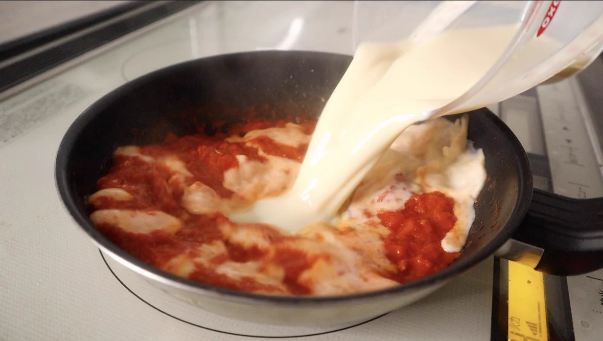 これ、度肝を抜かれる旨さです。超本格的な『トマトクリームパスタ』がフライパン１つで作れる！