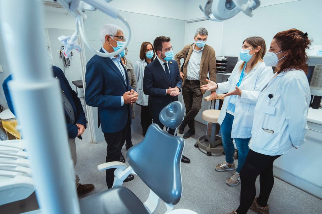 perearagones's tweet photo. Amb la incorporació de 70 higienistes dentals a la xarxa d'atenció primària, d'ara fins a final d'any, fem un pas endavant per millorar la salut bucodental dels catalans i catalanes. 

I el 2023 incorporarem 365 professionals més perquè tothom hi tingui accés. https://t.co/vlaHIQiNzA