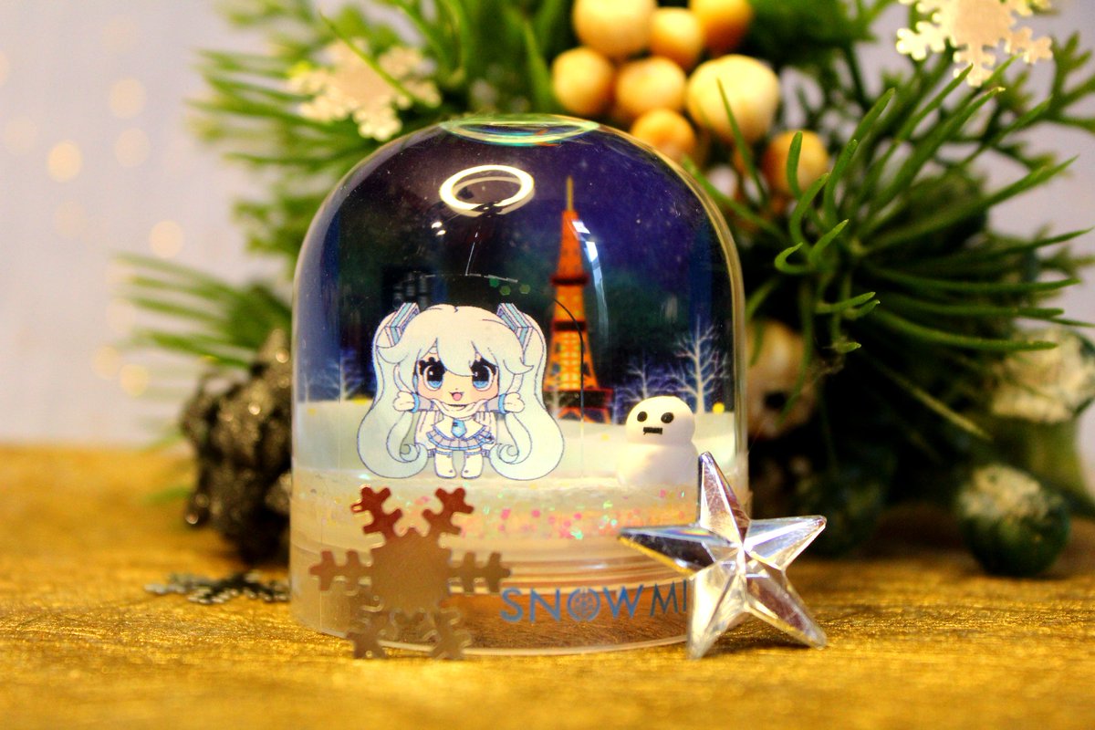 SpecEdit's tweet image. De nieuwe #HatsuneMiku ❄️ ☃️ Snow Globes. 

Het perfecte #Miku Cadeau om te geven of the krijgen🎁 
Wordt geleverd als #bouwpakketje waarmee je zelf de #Snowglobe in elkaar kunt zetten. De tutorial staat al op onze Tiktok ▶️