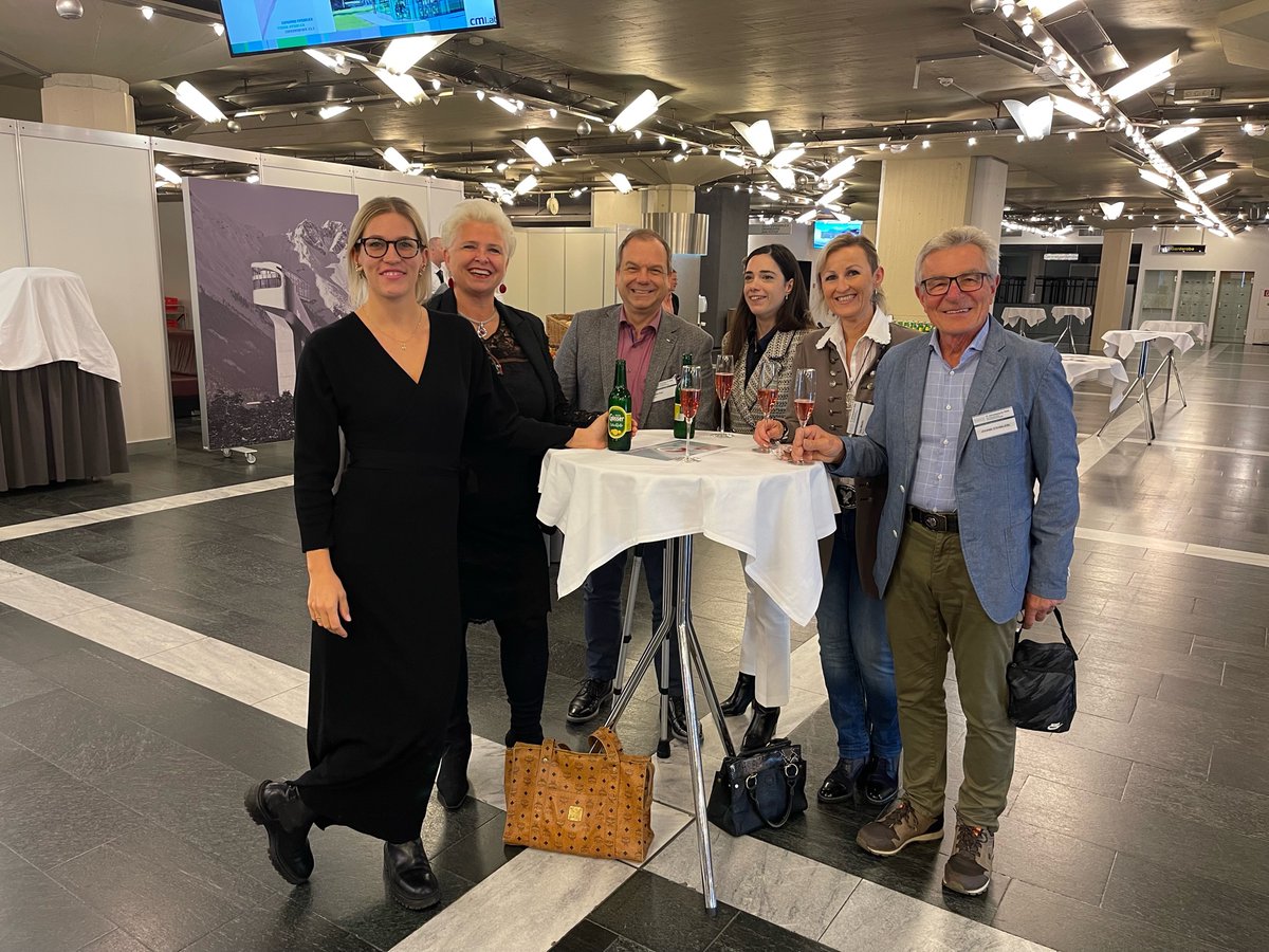 VESALIOcom's tweet photo. #DoTheDropZone Austria!
Connecting with our Austrian physicians at the @OEGNR_ Congress, 3-5/11, felt great. Thanks for your enthusiasm for #NeVa and #NeVaNET, the world's only clot microfiltration technology!
More https://t.co/2SQg7njst4
#Stroke #NeVaFirstPass #FirstPassSuccess https://t.co/25pnSkFRMZ