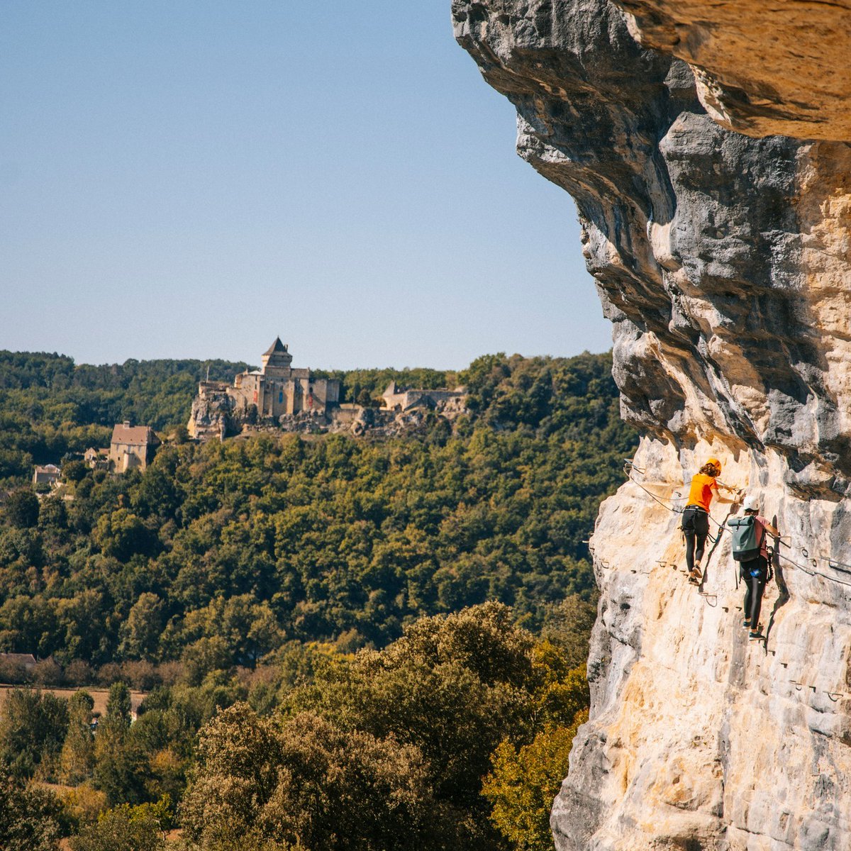 Le saviez-vous ? 

Il y a une via ferrata sur le Domaine des jardins de Marqueyssac, à 10 minutes du Camping. 
Envie de sensation pour vos prochaines vacances ? 😍

#campingloucastel #hedges
#hedgelover
#buxus
#buis
#boxwoods
#beautifulgarden