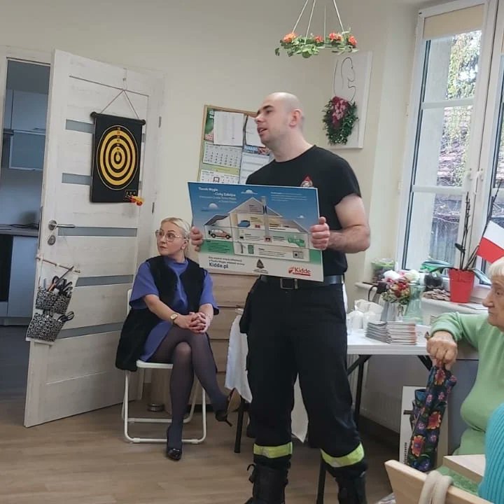 SSwiebodzin's tweet photo. Spotkanie w Domu Seniora w Świebodzinie w ramach ogólnopolskich kampanii społecznych „Bezpieczny Senior”, „Czujka Na Straży Twojego Bezpieczeństwa” https://t.co/uObfr7x8dv