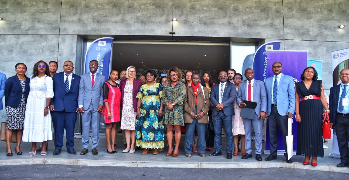 Coffi_Agossou's tweet photo. Launch of the 1st ILO Business Forum for decent @Madagascar. It aims at developing competitive & sustainable industrialisation in the Global Supply Chains in the garment and textile sector. The 4 projects #T4DW, #VZF, #SSCBFB, #BetterWork @ TEXTILE CLUSTER at the ILO Antananarivo https://t.co/gdYp89mhMi