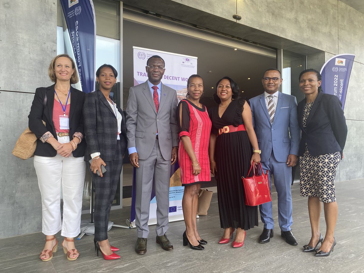 Coffi_Agossou's tweet photo. Launch of the 1st ILO Business Forum for decent @Madagascar. It aims at developing competitive & sustainable industrialisation in the Global Supply Chains in the garment and textile sector. The 4 projects #T4DW, #VZF, #SSCBFB, #BetterWork @ TEXTILE CLUSTER at the ILO Antananarivo https://t.co/gdYp89mhMi