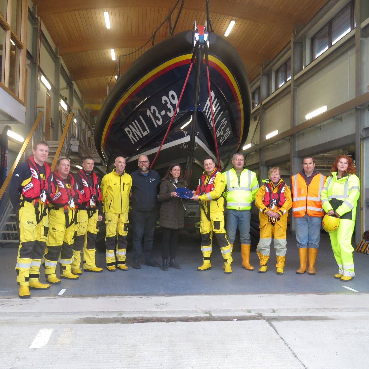reesmetalart's tweet photo. A @what3words sign donated to Pwllheli RNLI. Here's the blog post, have a read! https://t.co/FnfXVctxg4
#rnli #SavingLivesAtSea #what3words #lifeboat #signs #newpostcode #geolocatation #boats #beachlife https://t.co/2sM5cQwRoi