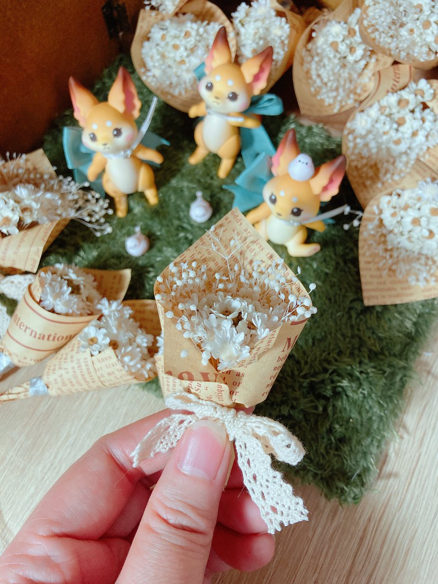 dormouse000's tweet image. 本週活動11/12台中斜角巷娃展
【D20:  Dormouse眠】
（網銀國際研發大樓6樓）
台中市大里區泉水街86號
參展作品
★芬尼大耳狐可動拉線娃娃套組少量三套（現貨）
★白色聖誕花束
★二手娃物
【寄售商品】：
★十十早（少量睡袋）
★琥珀糖（DD.MDD眼珠）
#bjd #原創公仔 #設計師公仔 #娃展