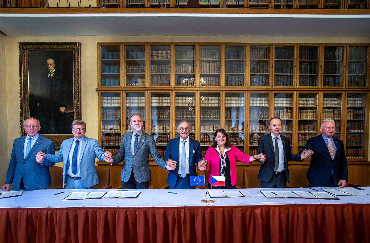 CE7 (@ce7uni) on Twitter photo Key agreement signed at Charles University 
The signing of a new partnership agreement between LERU and CE7 for broadening and deepening the contours of cooperation. Key agreement signed at Charles University 
The signing of a new partnership agreement between LERU and CE7 for broadening and deepening the contours of cooperation.