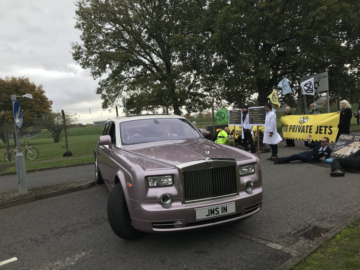 The jet-setting life-styles of billionaires and multi-millionaires are fuelling #ClimateChaos and condemning the global majority to a lifetime of poverty
#EnoughIsEnough Time to stop #FlyingToExtinction and #BanPrivateJets Now!