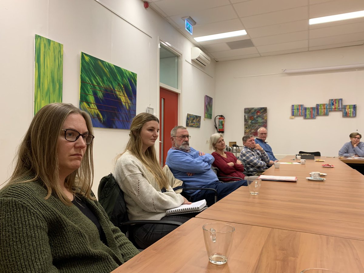 GeaHofstede's tweet photo. In gesprek met de vrijwilligers thuisadministratie van #Humanitas. Enthousiaste en betrokken mensen die graag hun medemens willen helpen. Veel vragen gesteld door de vrijwilligers en veel geleerd van de vrijwilligers. Wordt vervolgd. https://t.co/zCanTknbHQ