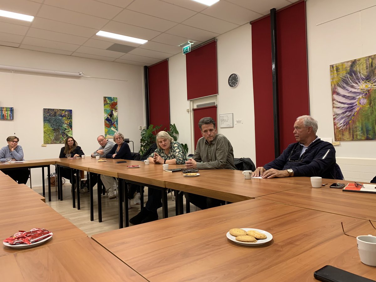 GeaHofstede's tweet photo. In gesprek met de vrijwilligers thuisadministratie van #Humanitas. Enthousiaste en betrokken mensen die graag hun medemens willen helpen. Veel vragen gesteld door de vrijwilligers en veel geleerd van de vrijwilligers. Wordt vervolgd. https://t.co/zCanTknbHQ