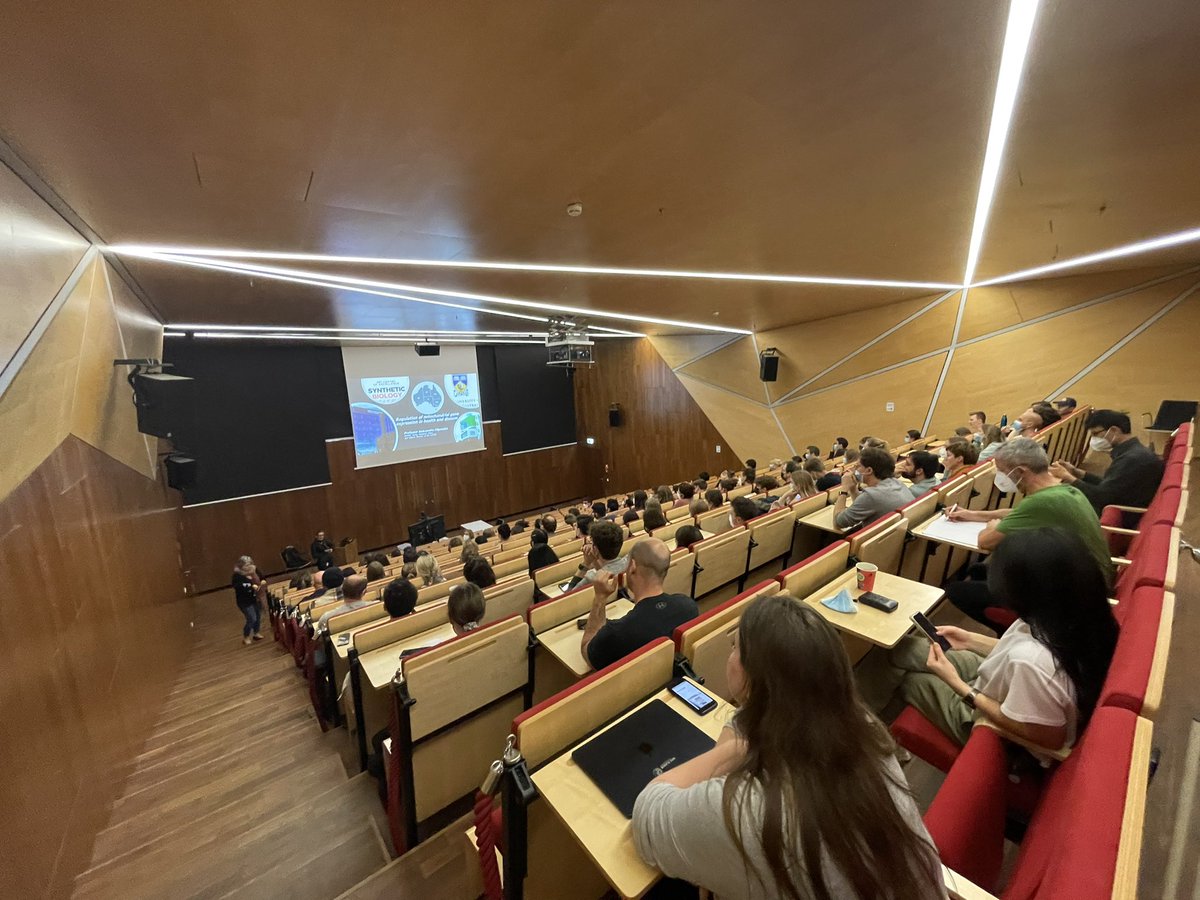 CRC_1218's tweet photo. Full house by our #mitoclub with @FilipovskaLab! Great that you are here! #crc1218 #mito #mitochondria Host: @AleXTrifunovic https://t.co/zkjzih2uLX