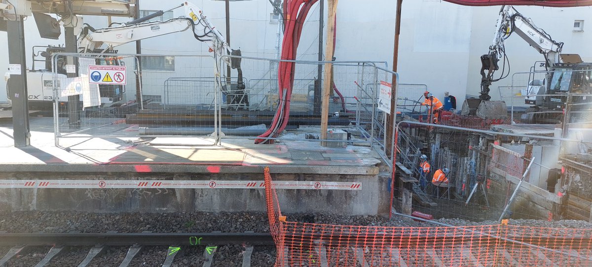 Voilà pourquoi il y a moins de train aujourd'hui sur la <a href="/LIGNEL_sncf/">Ligne L</a>

Et aussi l'interruption de trafic entre La Défense &amp; Paris
Ce weekend ainsi que chaque soir des 22 heures en semaine

Cela est dû à la création d'un nouveau passage souterrain en gare de Clichy Levallois