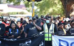 TuksFM1072's tweet photo. News:
#PSAStrike - PSA says they will shut down the country if President @CyrilRamaphosa does not respond in 7 days. 
Acting COO of the #Treasury Department Laura Mseme accepted their letter. She added that the treasury department intends to respond within the given days. https://t.co/47TdaO2Csj