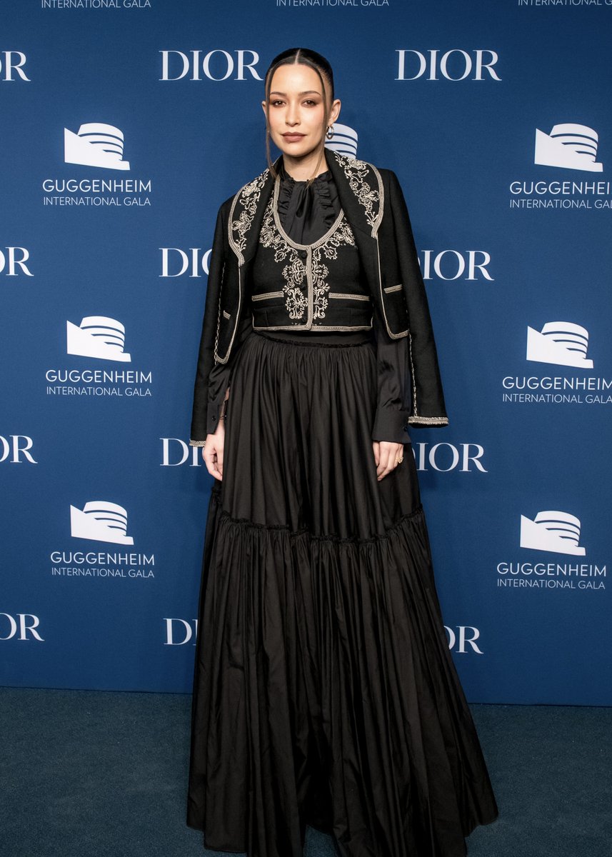 Dior's tweet photo. Actresses Christian Serratos and @RachelBros both attended the @Guggenheim International Gala in looks by Maria Grazia Chiuri, but opted for contrasting colors in a Dior Cruise 2023 black embroidered ensemble and an ivory Dior 30 Montaigne Bar jacket and trousers.
#StarsinDior https://t.co/5clTOAunTp