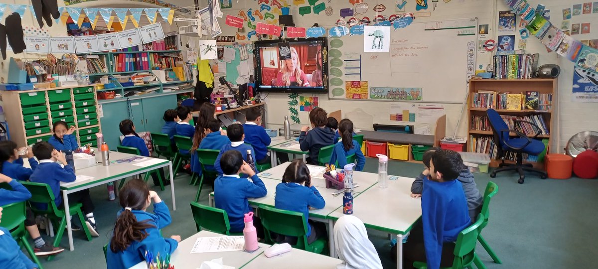 MissSpurling's tweet photo. Year 4 are learning lots about the polar regions by taking part in #POP22 live lessons. 
#STEM #STEMeducation @SpinneyHill_Sch https://t.co/6IG419lPYQ