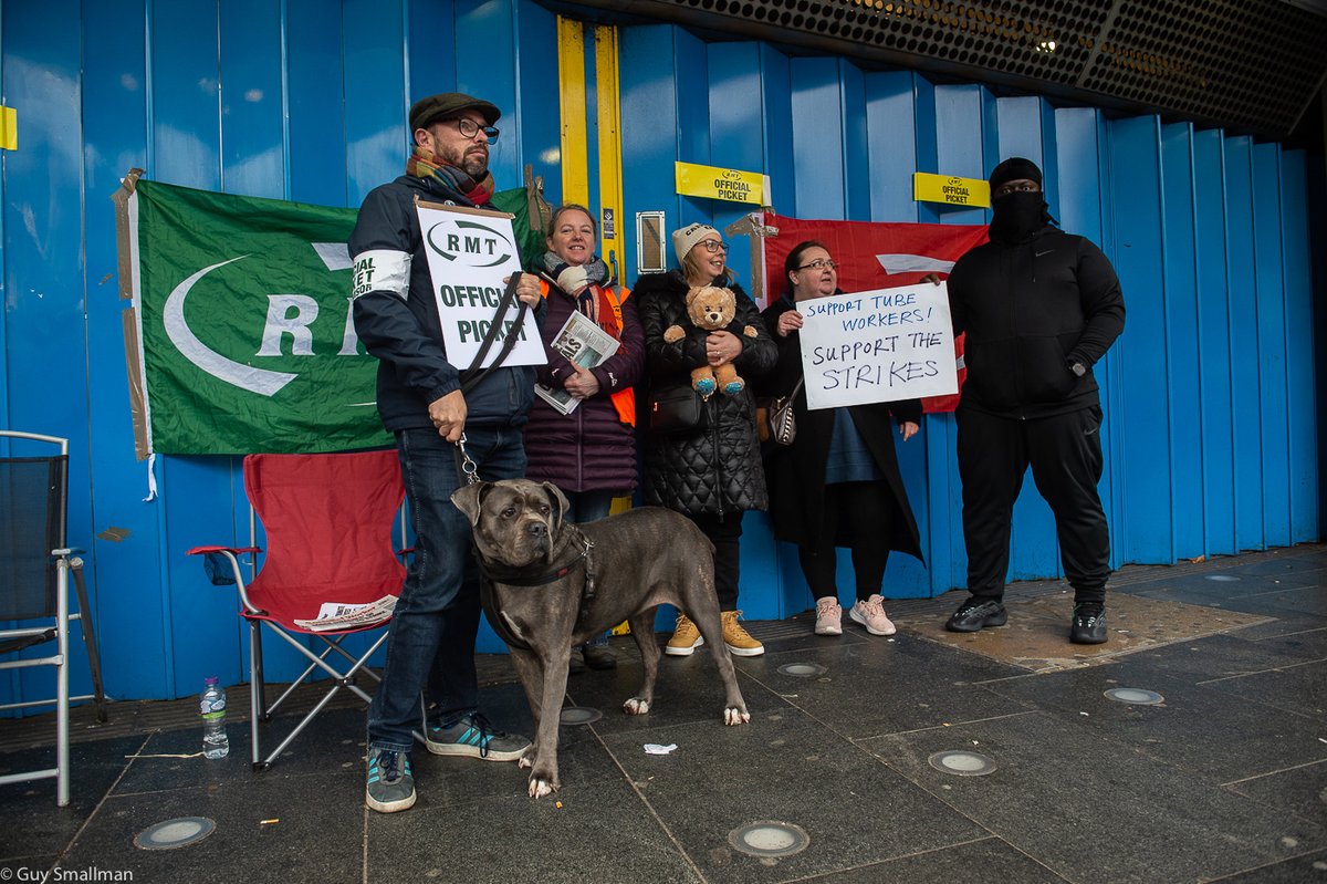 GuySmallman's tweet photo. Looks like we're all cycling or walking today. Yet again the @RMTunion are leading the field when it comes to keeping Londoners healthy & active.
#RMT #undergroundstrikes #payrise https://t.co/yDb6EYH2XR