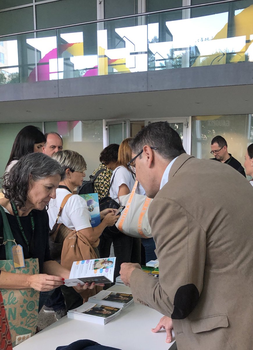 EducamosES's tweet photo. ¡Arrancamos con @eduketing , el Congreso Internacional de Marketing Educativo de Valencia! Estaremos hoy y mañana presentes para descubrir qué tipo de perfil digital sois además de ofreceros información acerca de SM Educamos. https://t.co/N50l1rver3