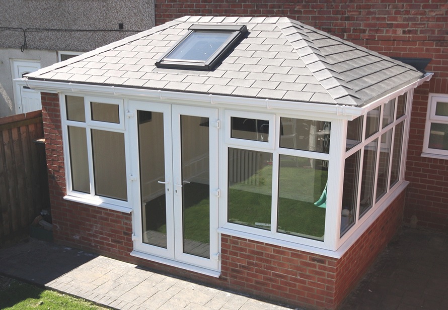 CRSWirral's tweet photo. It's getting colder by the day, ensure your conservatory is ready to use and warm this winter with a Guardian Warm Roof! With a range of different colours and styles, you'll be sure to find something to suit you. 

Contact us today for a quote! info@crswirral.co.uk

#warmroof https://t.co/2f8F2G2Ts4