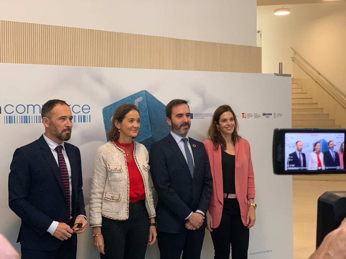 🏬 Javier Hurtado destaca la necesidad de trabajar un nuevo hábitat urbano que beneficiaría al comercio, en la inauguración del Congreso #UrbanCommerce.

📎irekia.euskadi.eus/es/news/81236